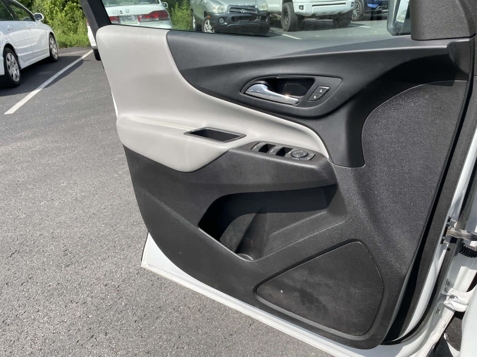 Used 2018 Summit White Chevrolet LS image 32