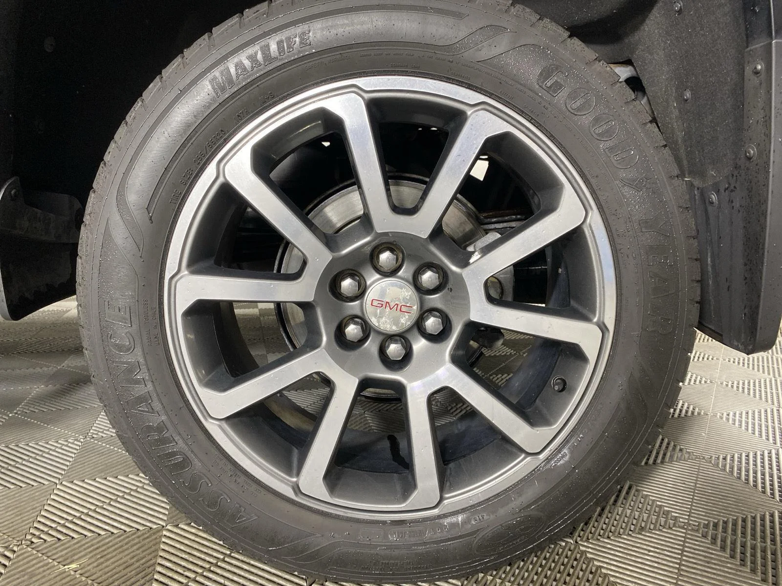 Used 2019 Onyx Black GMC 4WD Denali image 9