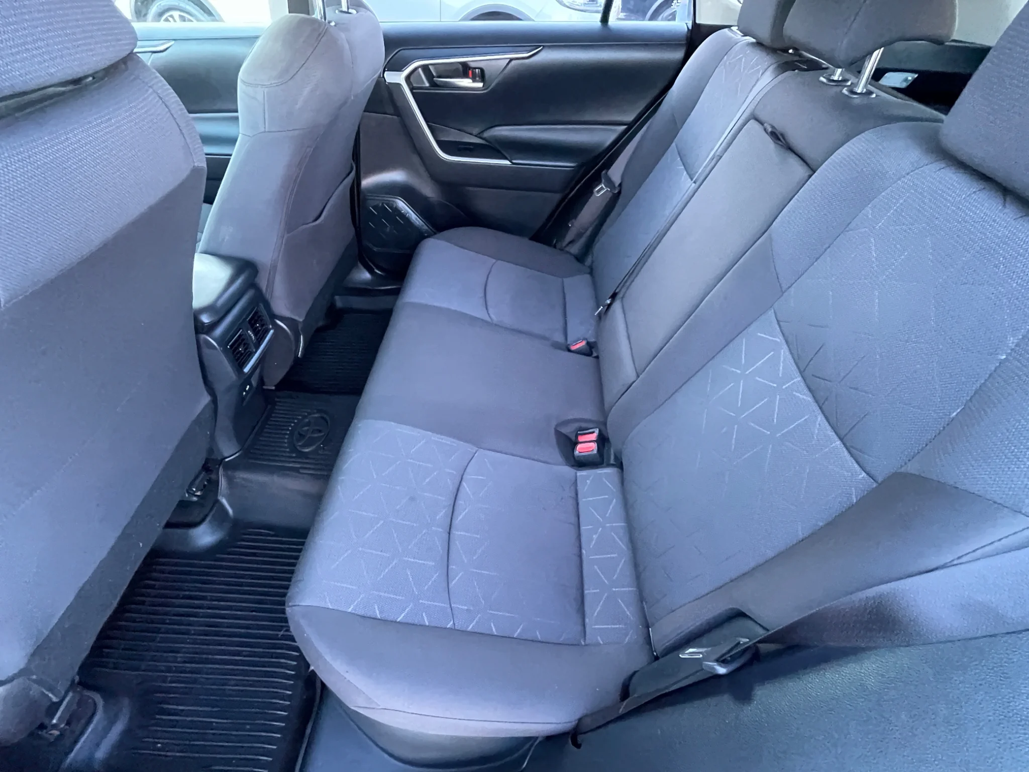 Used 2021 Super White Toyota Hybrid XLE image 19