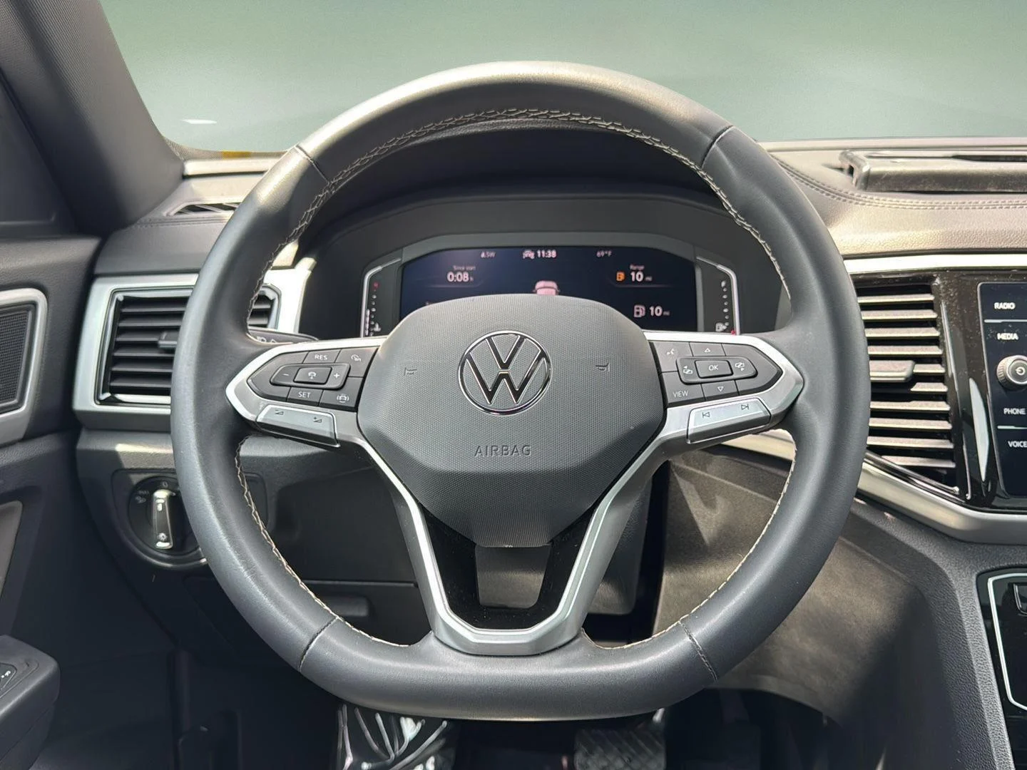 Used 2023 BLACK                     VOLKSWAGEN 3.6L V6 SE W/TECHNOLOGY F image 18