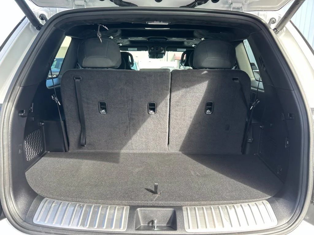 Used 2027 White Kia  image 19