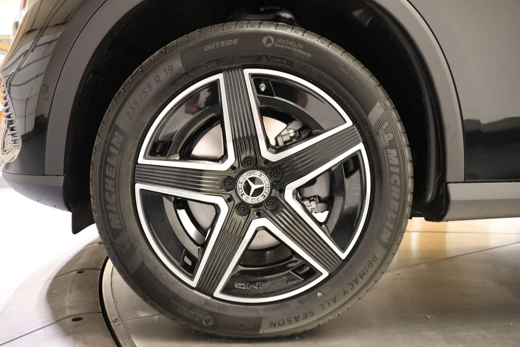 Used 2026 Black Mercedes-Benz GLC 300 image 11