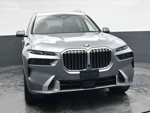 Used 2024 Gray BMW xDrive40i image 10