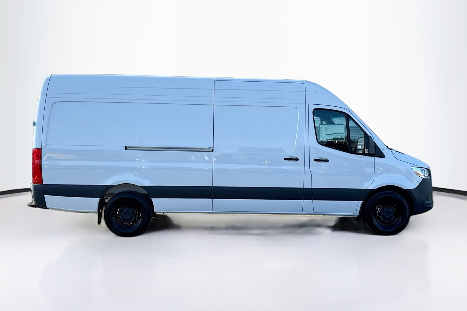 New 2026 Arctic+White Mercedes-Benz  image 4