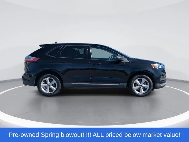 Used 2020 Black Ford SE image 9