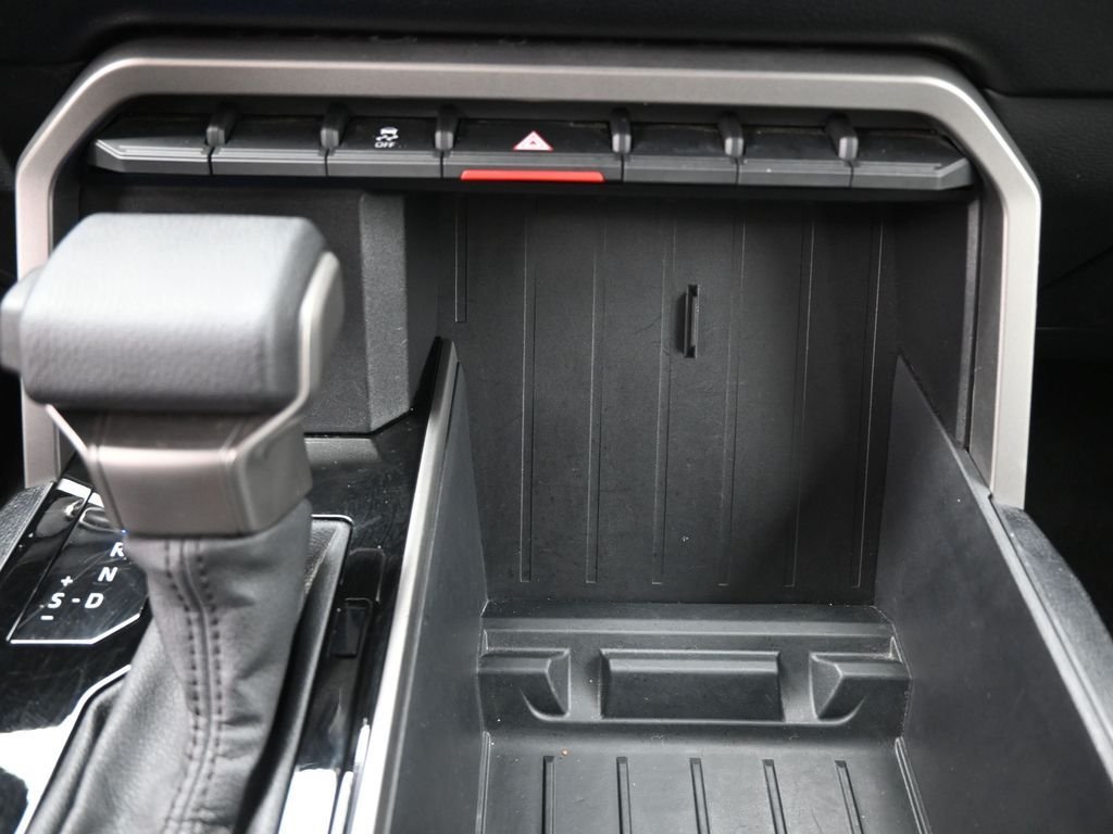 Used 2023  Toyota SR5 image 9