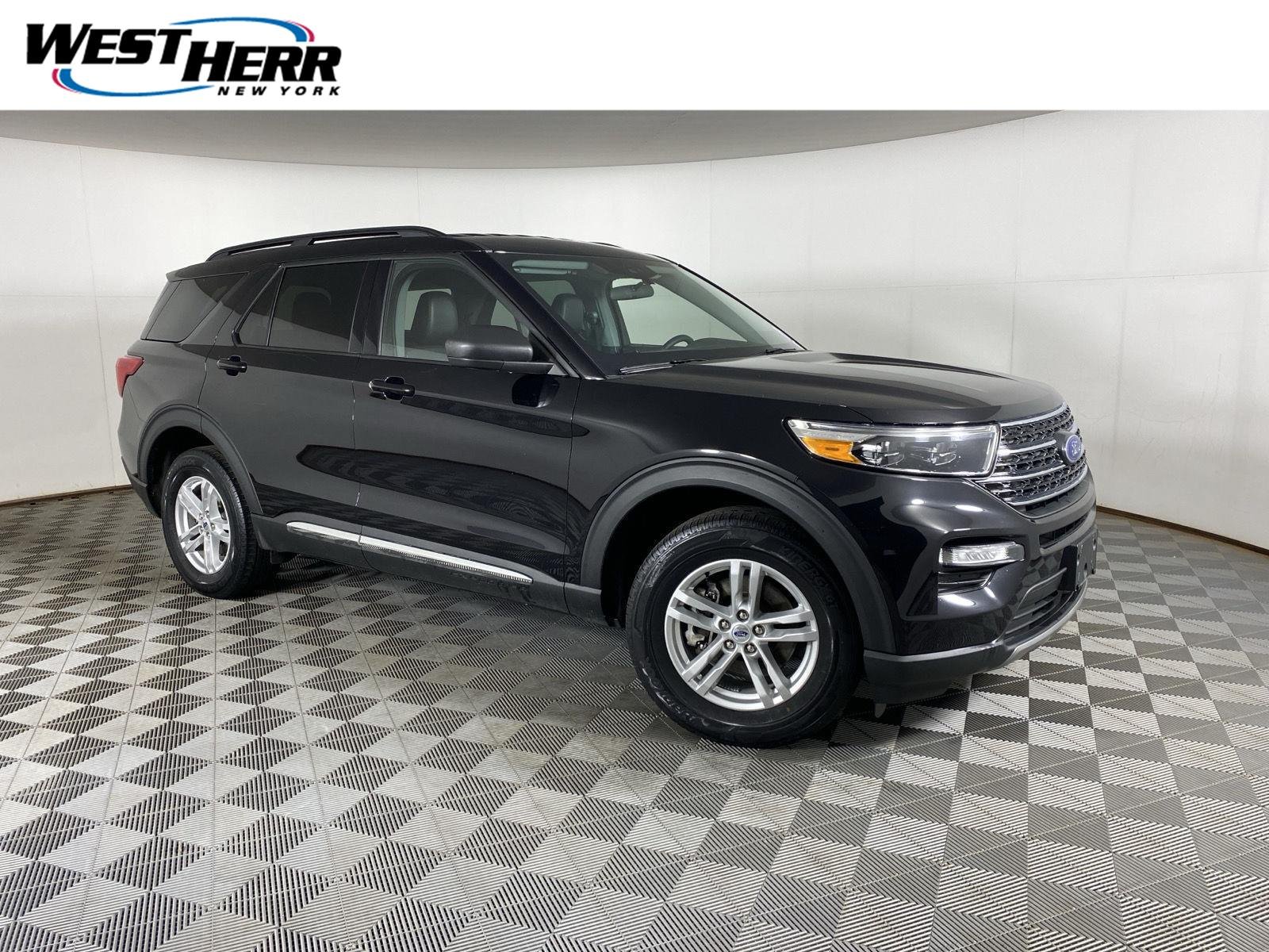 Used 2023 Black Metallic Ford XLT image 1