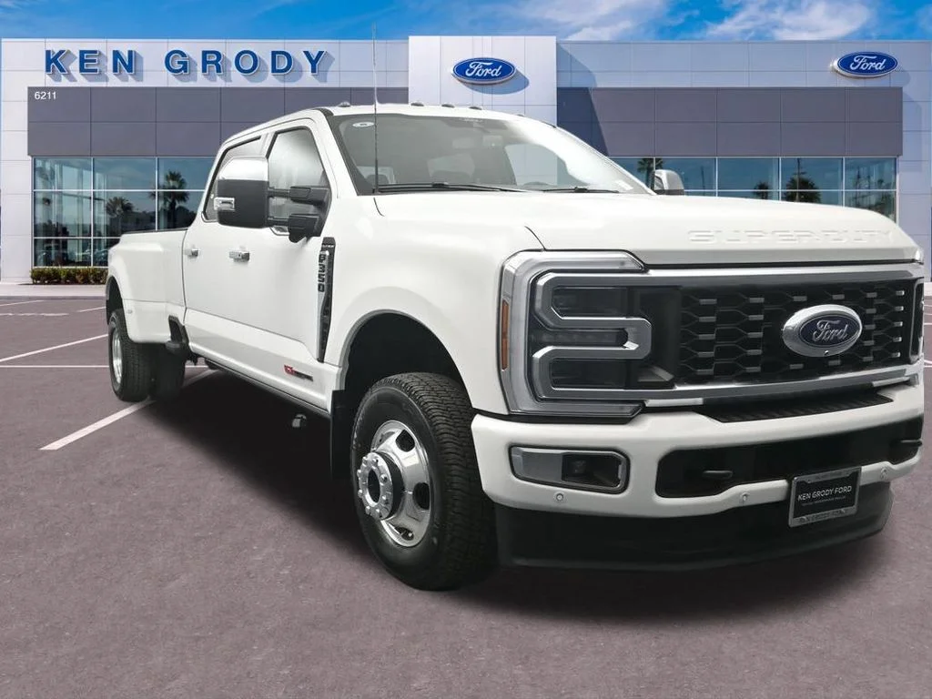 2026 Ford F-350 Platinum 4x4 Crew Cab 8' Box DRW's photo