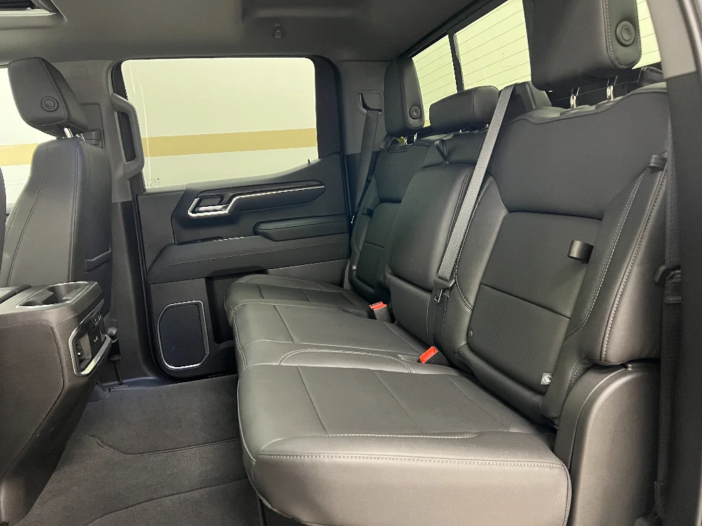2026 GMC Sierra 1500 SLT - Photo 11