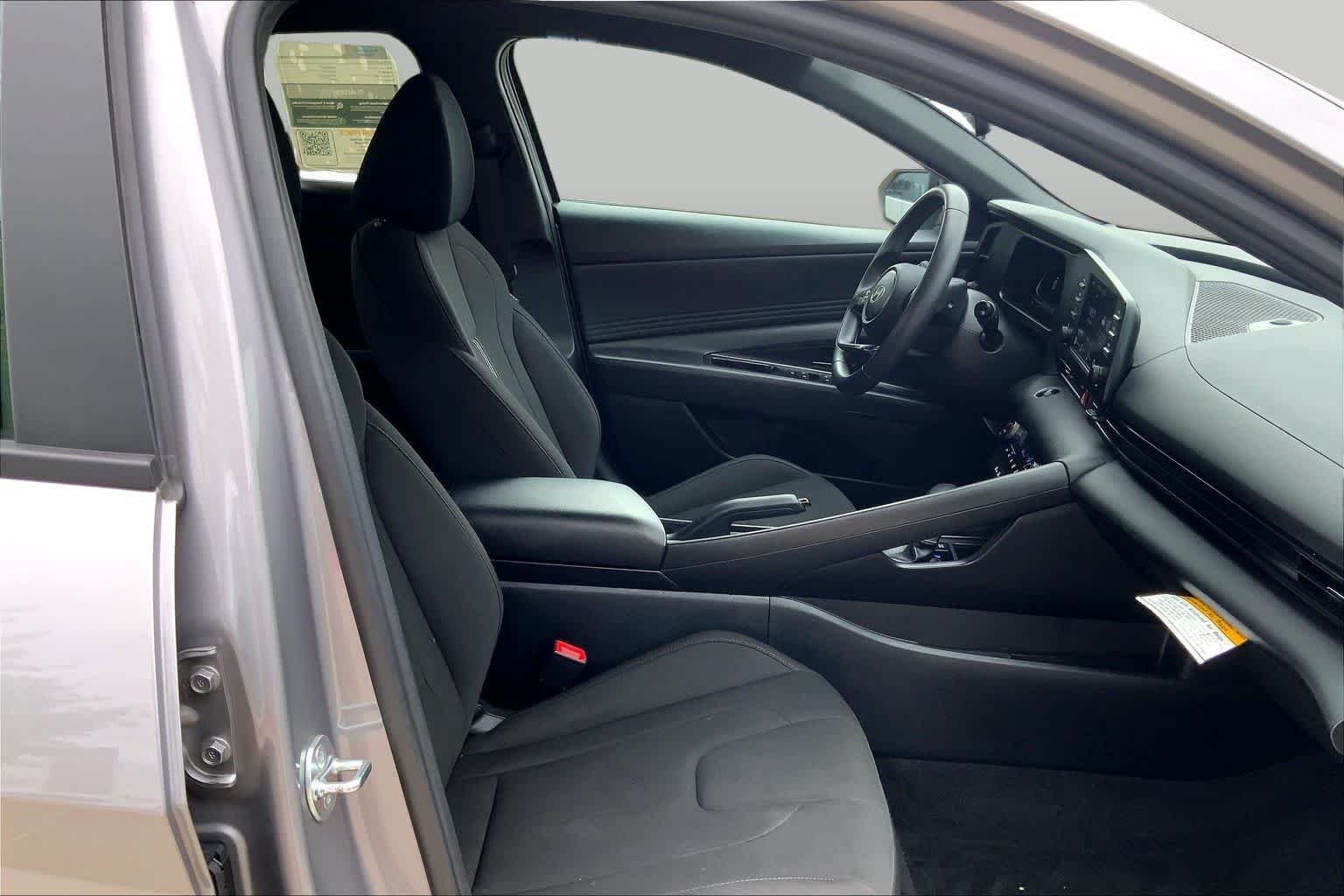 2025 Hyundai Elantra SEL - Photo 9
