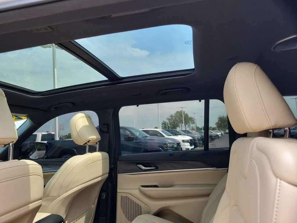 Used 2024 White Jeep Limited image 14