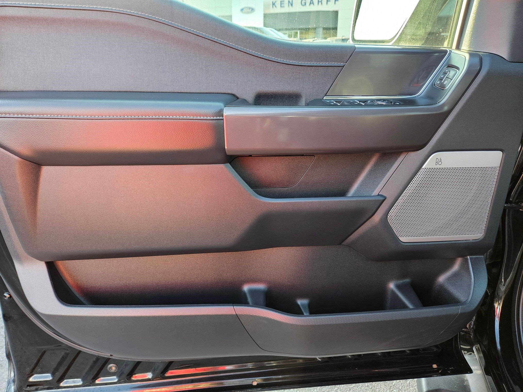 Used 2025 Agate Black Metallic Ford LARIAT image 12