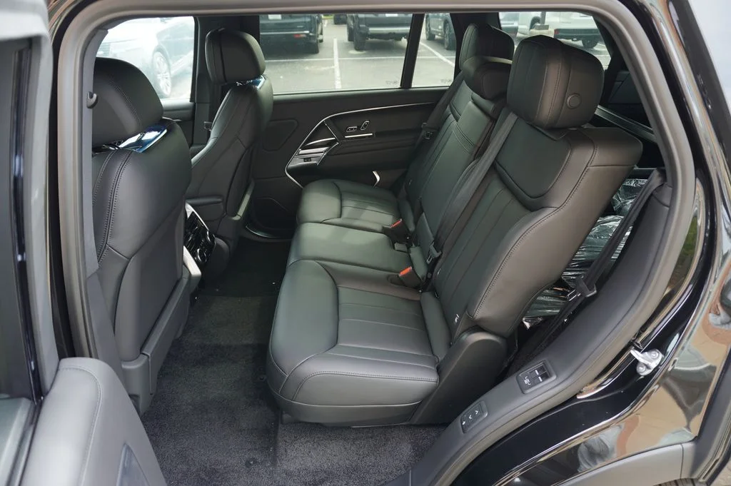 New 2026 Santorini Black Land Rover SE image 38