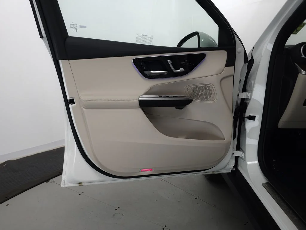 Certified Used 2026 Polar White Mercedes-Benz GLC 300 image 5