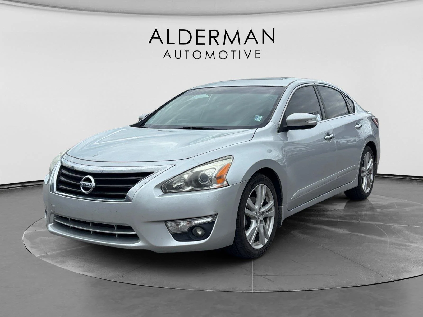 Used 2015 Brilliant Silver Nissan 3.5 SL image 1