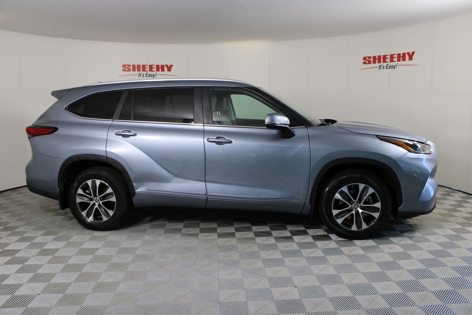 Used 2023  Toyota XLE image 4