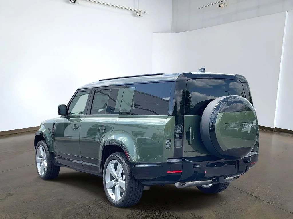 New 2026 Woolstone Green Land Rover X-Dynamic SE image 6