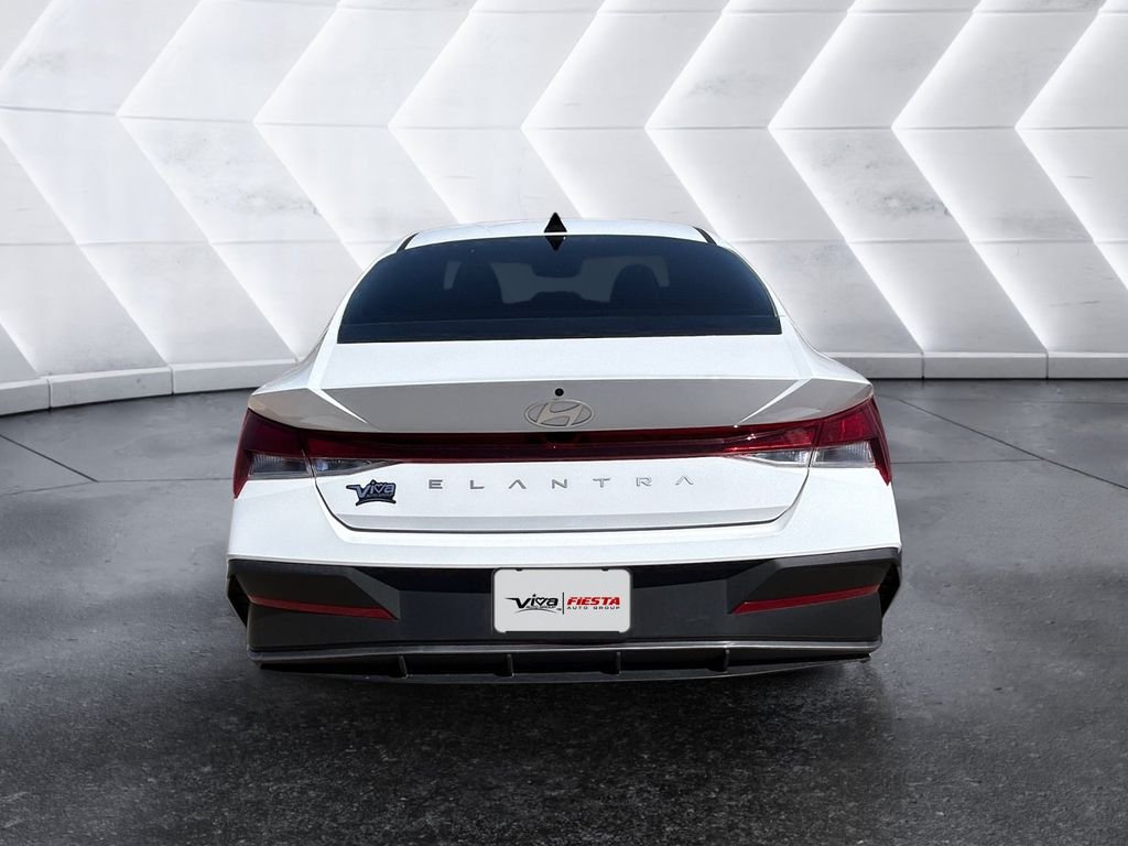 Used 2024 White Hyundai SEL image 5