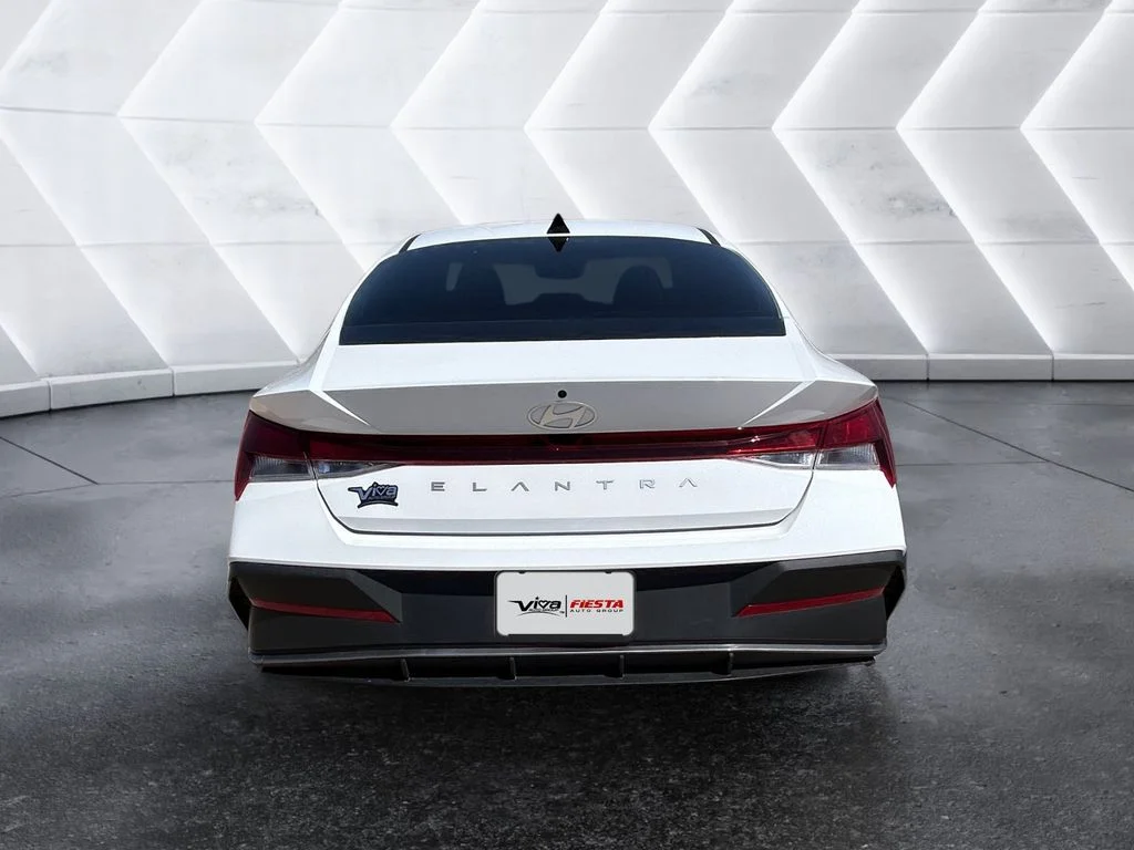 Used 2024 White Hyundai SEL image 5