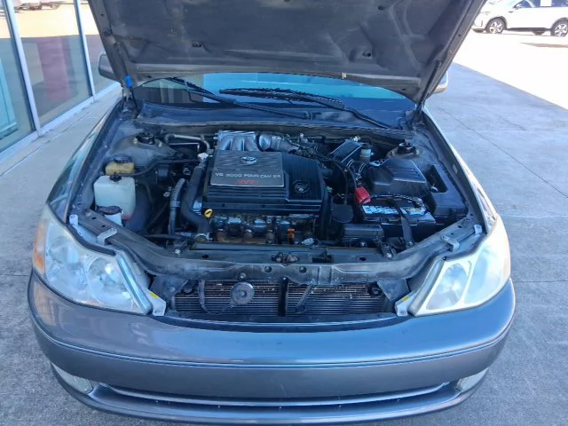 Used 2003  Toyota XLS image 4