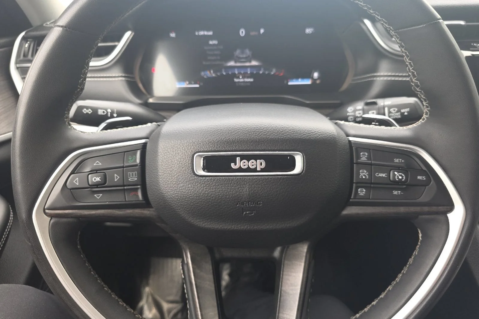 Used 2023 Velvet Red Pear Jeep Limited image 21