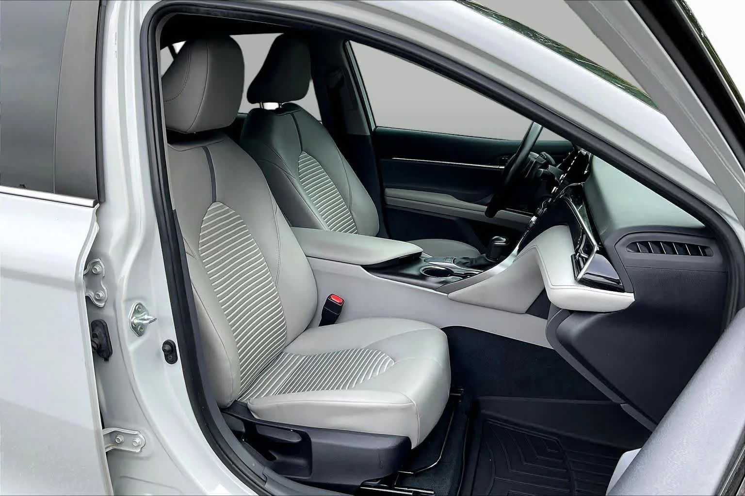 Used 2024 Ice Edge Toyota SE image 9