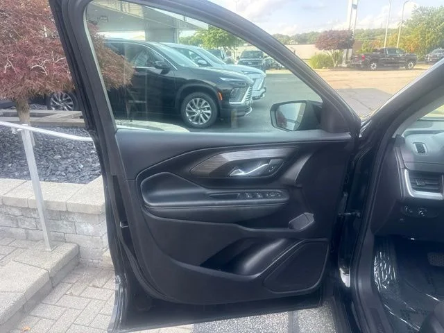 Used 2024 Black GMC SLE image 9