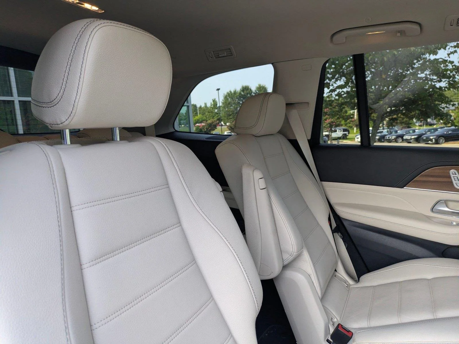 Used 2022 MANUFAKTUR Diamond White Bright Mercedes-Benz GLS 450 image 32