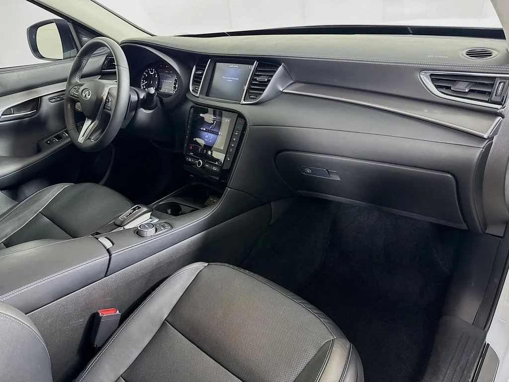 Certified Used 2023 White INFINITI LUXE image 36