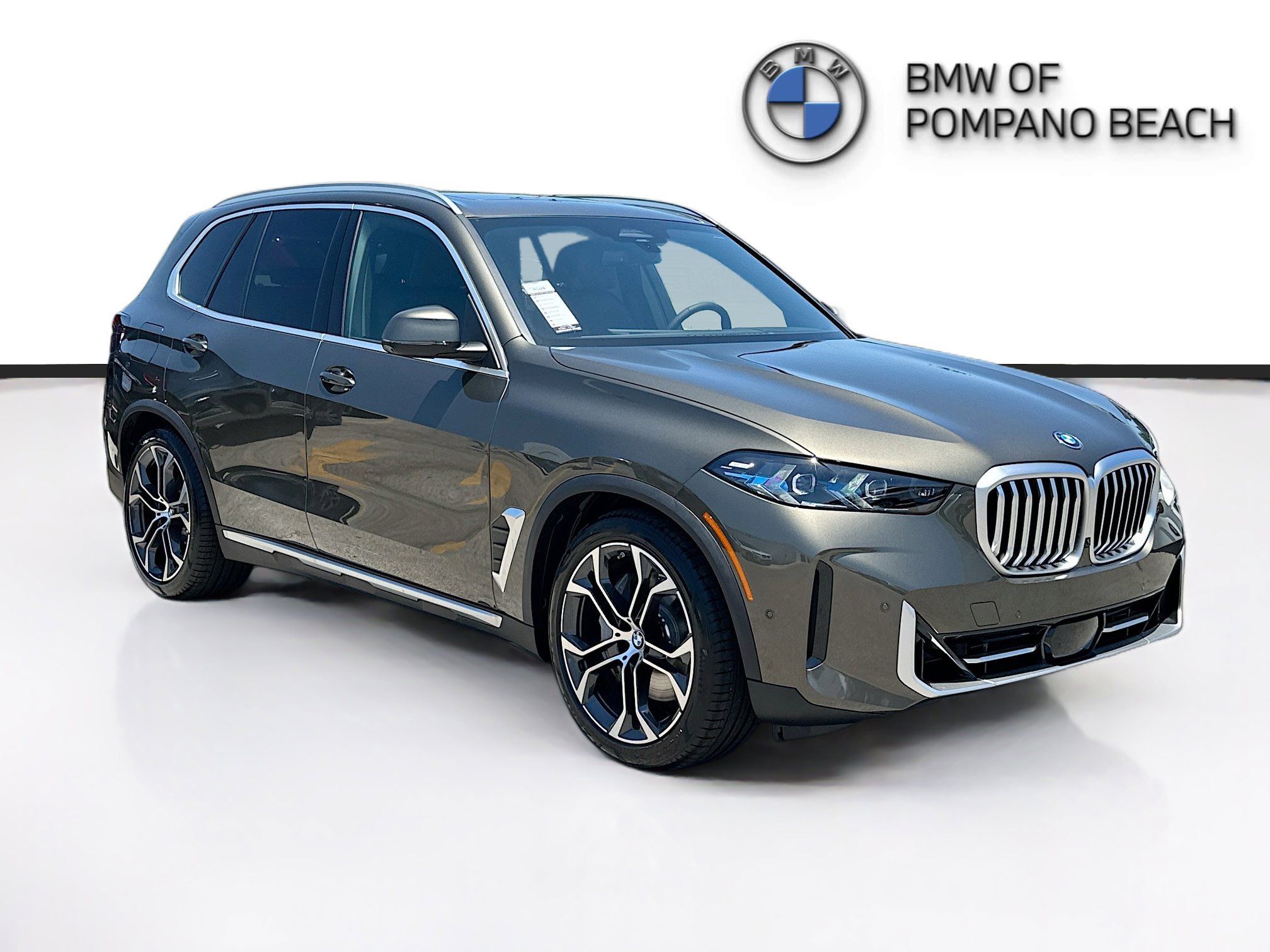 2026 BMW X5 xDrive50e's photo