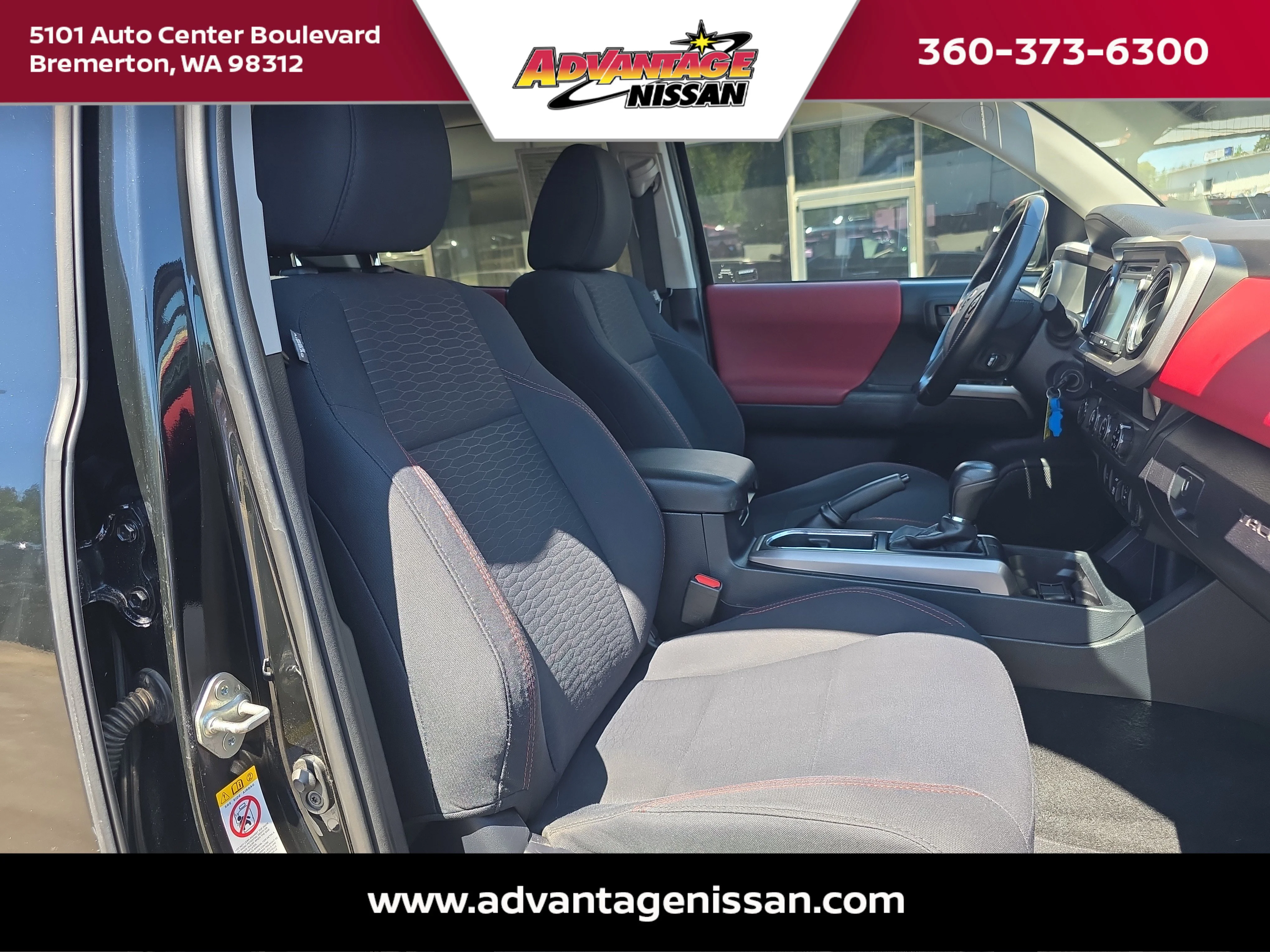 Used 2018 Midnight Black Metallic Toyota SR5 image 13