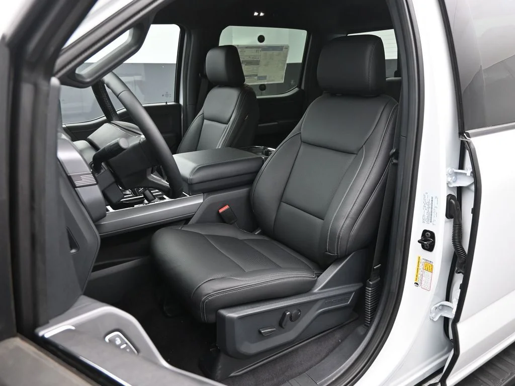 New 2026 Oxford White Ford XLT image 8