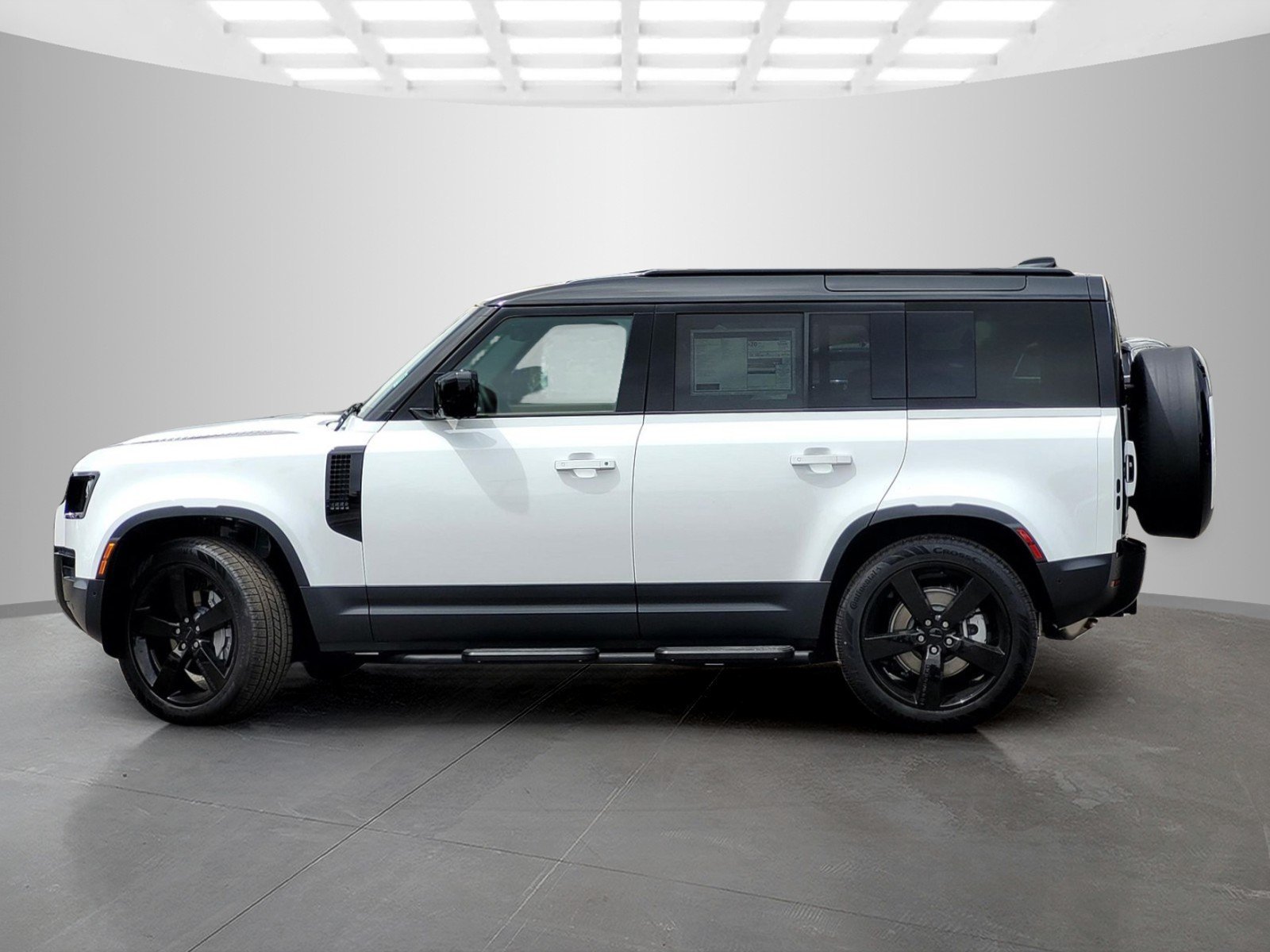 New 2026 Fuji White LAND ROVER S image 3