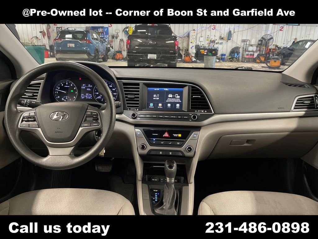 Used 2017 Black Hyundai SE image 18