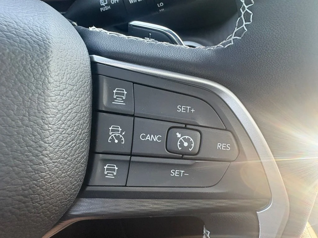 New 2026 Baltic Gray Metallic Clear-Coat Exterior Paint Jeep Laredo image 18