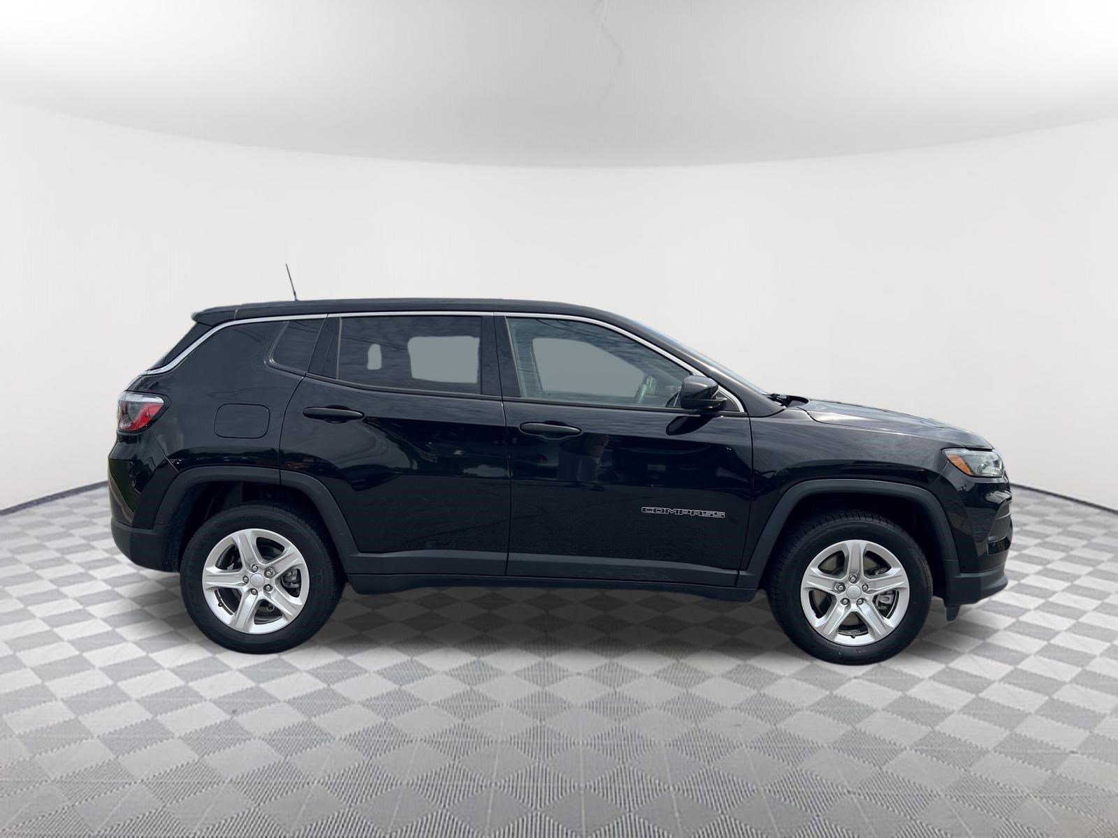 Used 2023 Diamond Black Crystal Pearlcoat Jeep Sport image 4