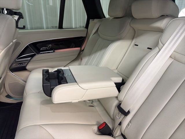 New 2026 Eiger Grey Land Rover SE image 16
