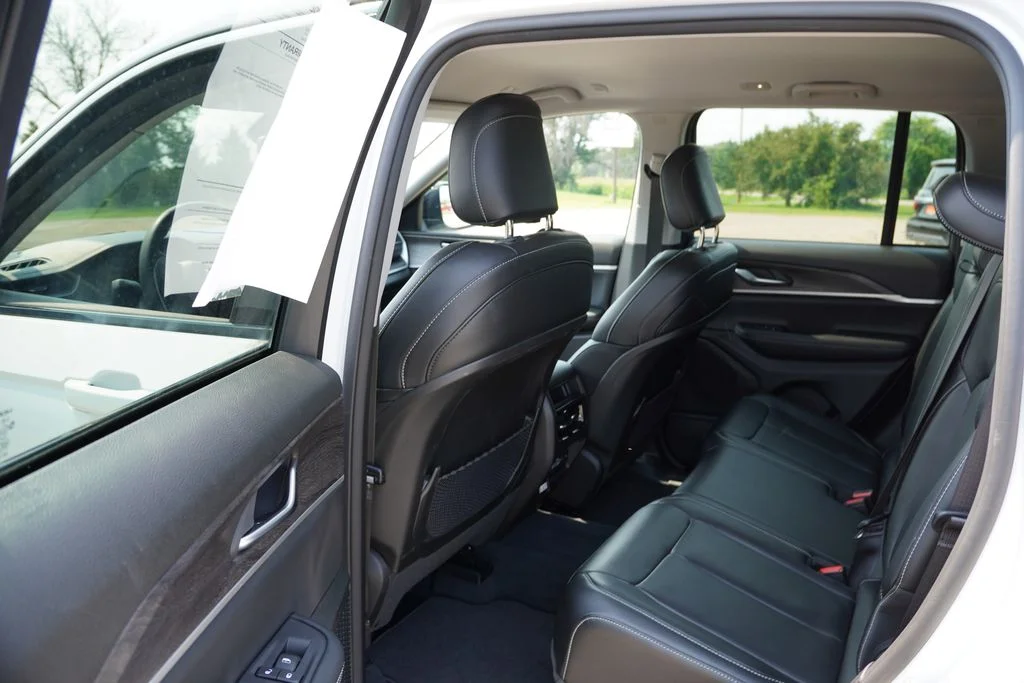Used 2023 White Jeep Limited image 16
