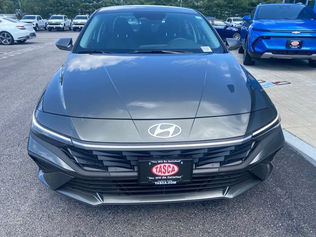 Used 2025 Gray Hyundai SE image 2