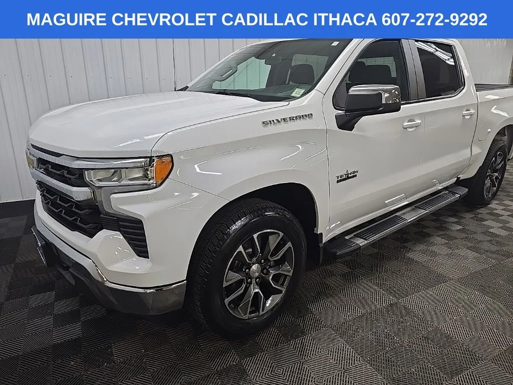 Used 2022 White Chevrolet LT image 8