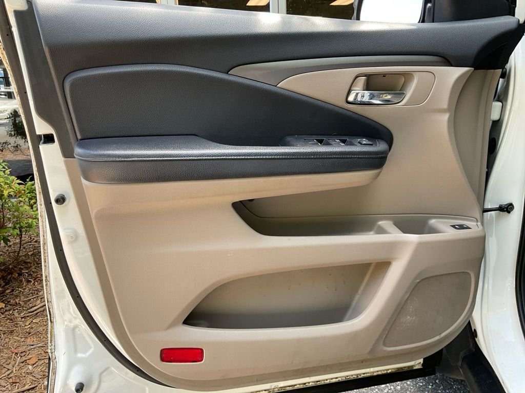 Used 2017 White Honda EX-L image 34