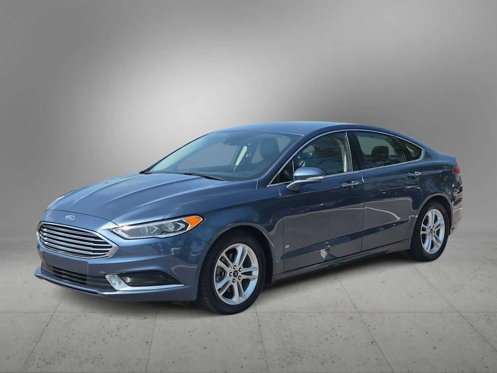 Used 2018 Blue Metallic Ford SE image 4