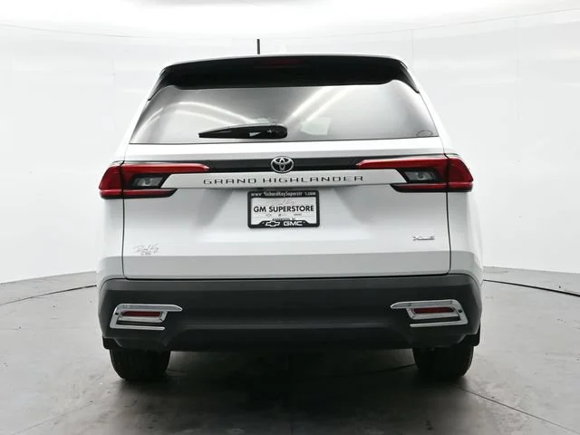 Used 2024 Wind Chill Pearl Toyota XLE image 6