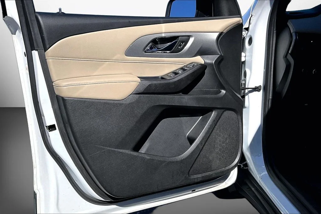 Used 2022 White Chevrolet LS image 23