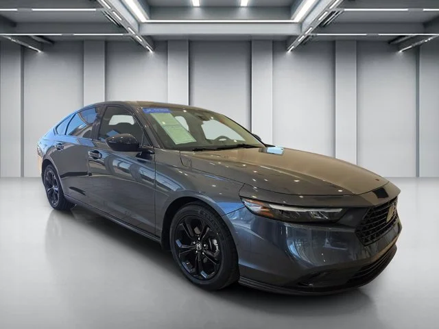 Certified Used 2025 Meteorite Gray Metallic Honda 1.5T SE image 3