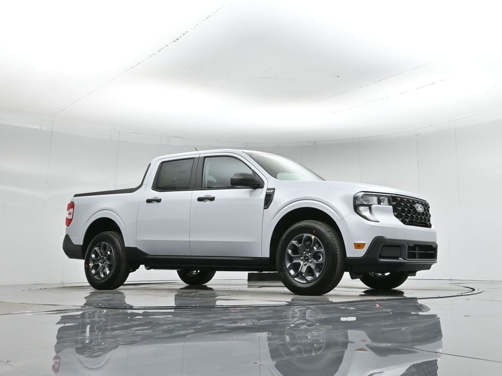 New 2026 Space White Metallic Ford XLT image 3