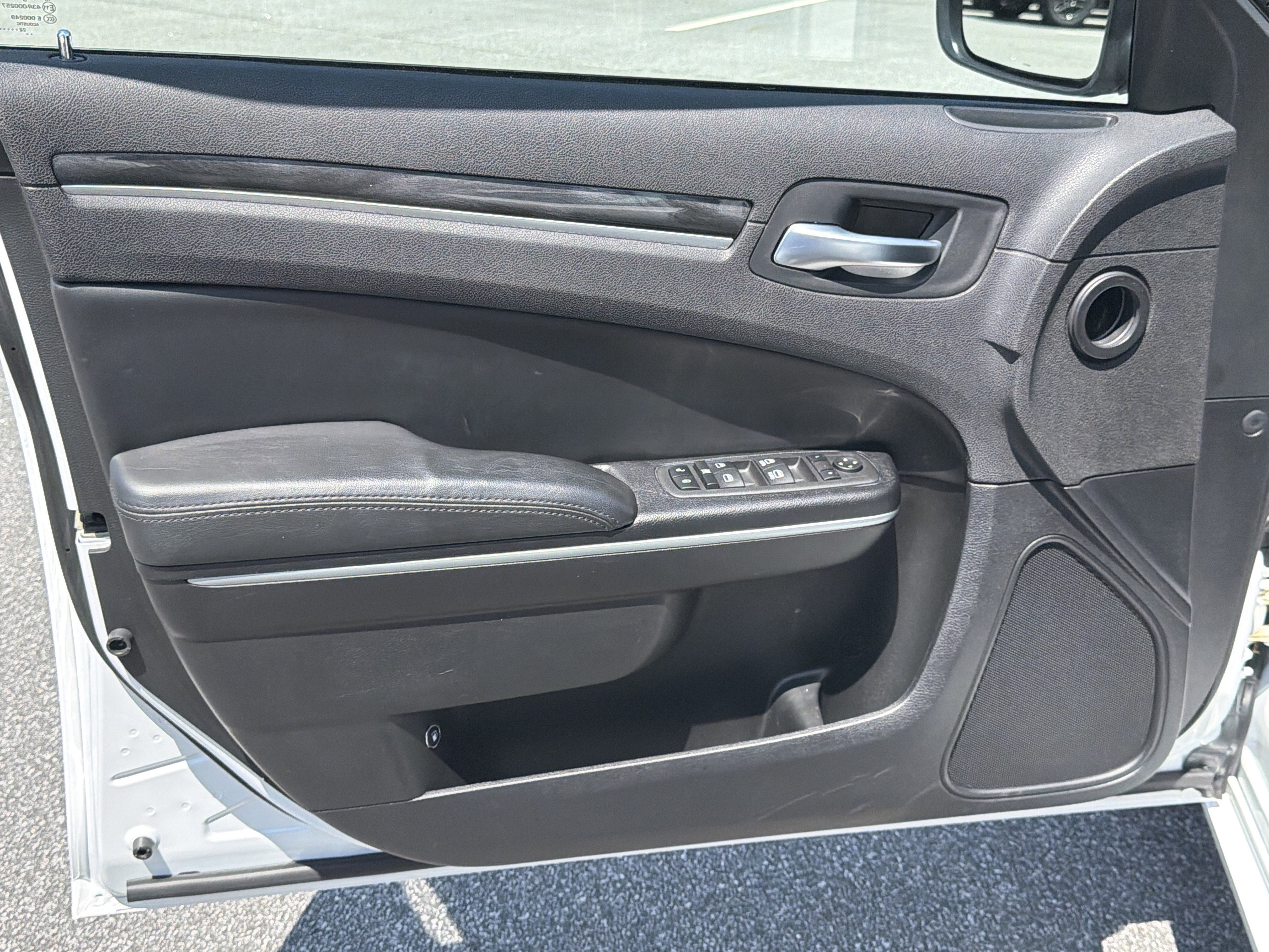 Used 2022 Bright White Clearcoat Chrysler Touring image 19