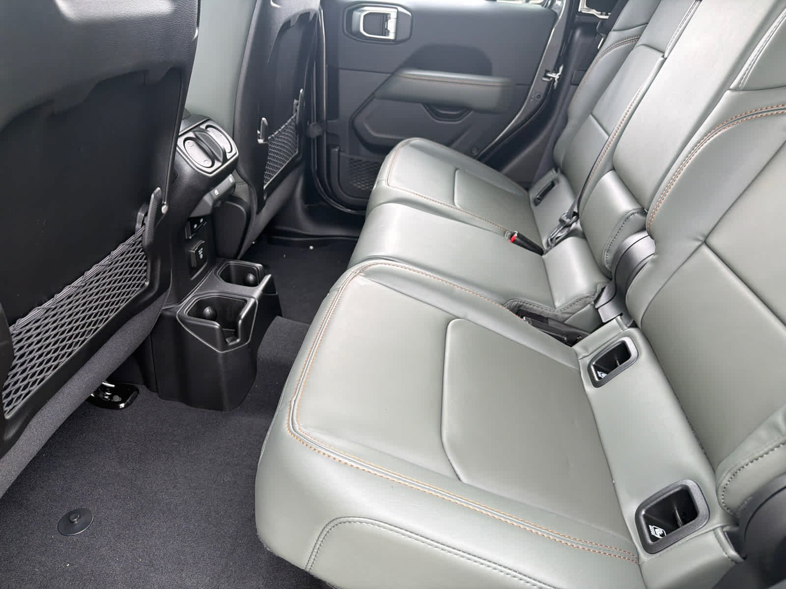 New 2026 Granite Crystal Metallic Clearcoat Jeep Mojave X image 12