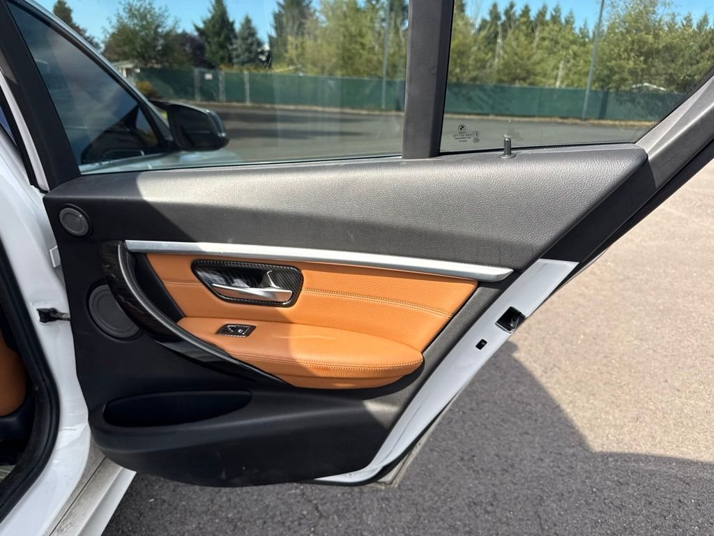 Used 2018 Mineral White Metallic BMW 340i xDrive image 22