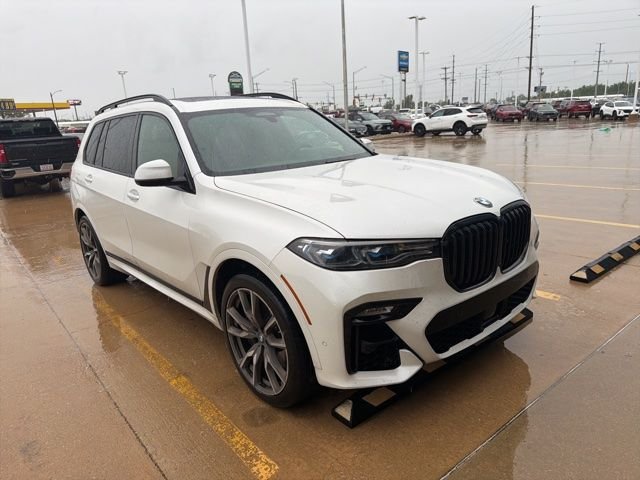 2020 BMW X7 M50i's photo